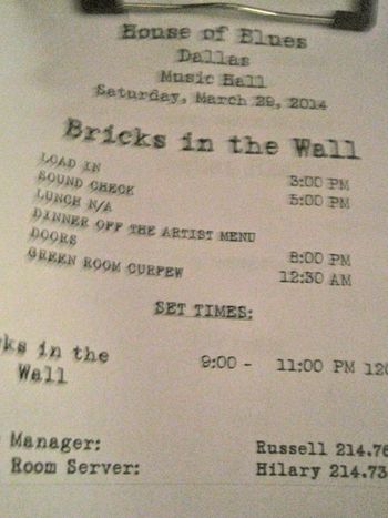 Touring with Bricks in the wall #pinkfloyd #pinkfloydtribute #backupsinger #dallas #houseofblues #thesightsandsoundsofpinkfloyd #samanthanewark #tiffanybelle #rachelbeene #jem #jemandtheholograms
