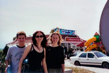 Douglas Harvey, Sara and Tracy, David Byrne tour, Bulgaria, 2002
