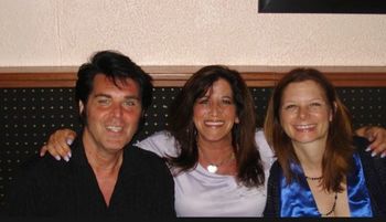 Me with Ivy and Christine after my show at a restaurant in Staten Island 6-5-11
