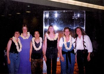 Sarah Weiner, Sue Richards, Jan Hagiwara, Debbie Nuse, Liz Knowles, & Carolyn Surrick in Hawaii
