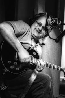 Eugene Chadbourne has been featured on 5 EMIT concerts over the years. With Eugene, anything is possible!
