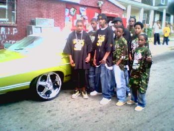 3 P Atlanta take a flick with the video car on the set of Field Mob new video...
