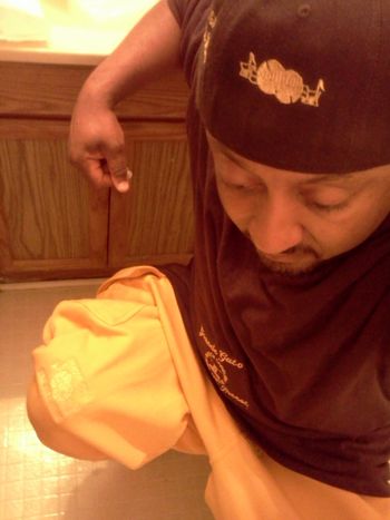 J.O.T. aka GRANDE GATO wearing yellow SOUL-FULL wear pants with metallic logo & baseball hat with metallic logo(2012).
