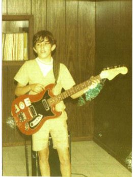 Where Stevie Ray got the initial thing from. Wish I kept the Hagstrom II. Around 1972.
