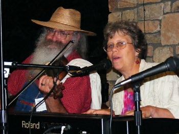 GoodNight IRene with fiddler Joel at SAYMA Quaker gathering; photo Steve Livingston

