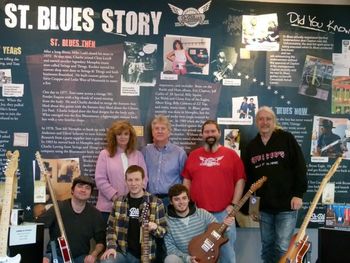 Runway 27, Left und das Team von St. Blues Guitar Workshop - Memphis, Tennessee (Vereinigte Staaten von Amerika) - Foto: © 2013 by Erich Brandl, mit freundlicher Genehmigung seitens Saint Blues Guita
