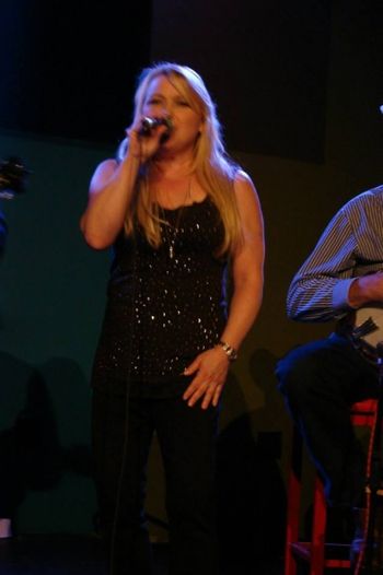 Amy Ames Singing at Kings in Raleigh, NC with Jean-Luc Leroux and Crew
