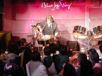 Greg demo's "pan around the neck" at Blue Jay Way, Tokyo, Sept. 2004
