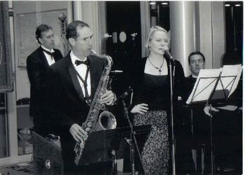 singing with Victor Janusz Quartet
