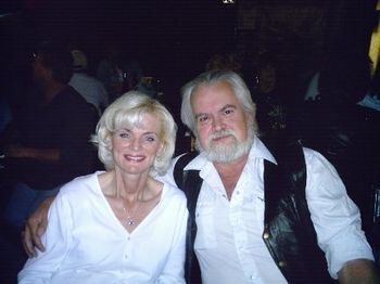 Ronnie does'nt look like Kenny Rogers??  Does he!!!
