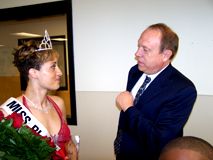 Da'Soul supporting the community  -  Miss Black Wisconsin 2006 chats with pageant judge and attorney Mike Huppy
