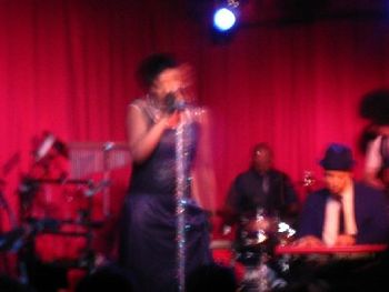 Syd with Macy Gray....Blurry!
