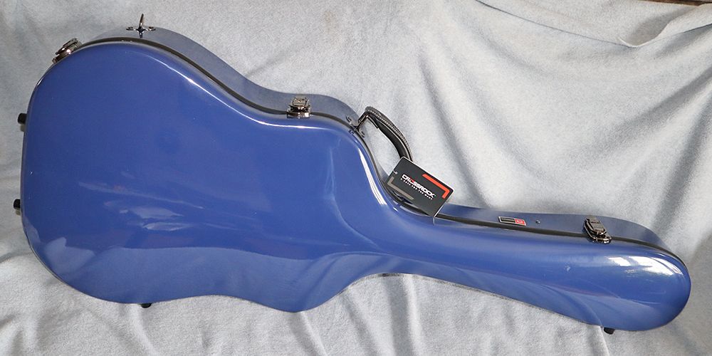 My new Crossrock Fiberglass guitar case in Navy Blue - I love it !