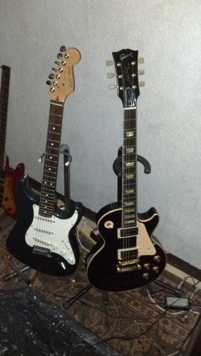 Stock rosewood neck strat and the Les Paul Classic
