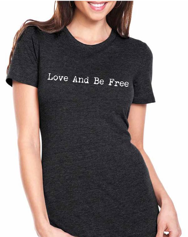 WOMEN'S LOVE AND BE FREE - VINTAGE T-SHIRT (GRAY)