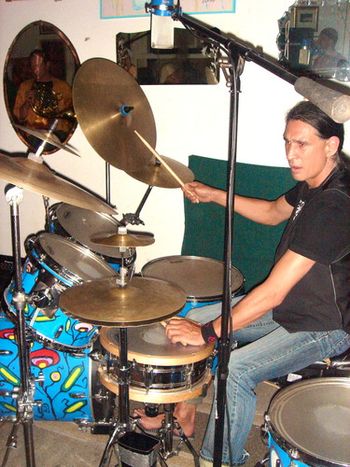 Kimio Oki on drums
