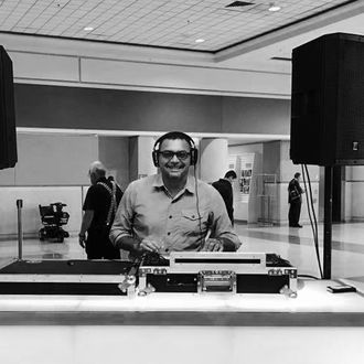 DJ Willie Lugo- Traditional DJ or Poolside with pool games and kids activities