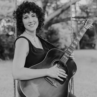Lauren Carder Fox - Singer/Writer/Guitar. Performs oldies, classic rock and popular favorites on Acoustic Guitar and Harmonica.