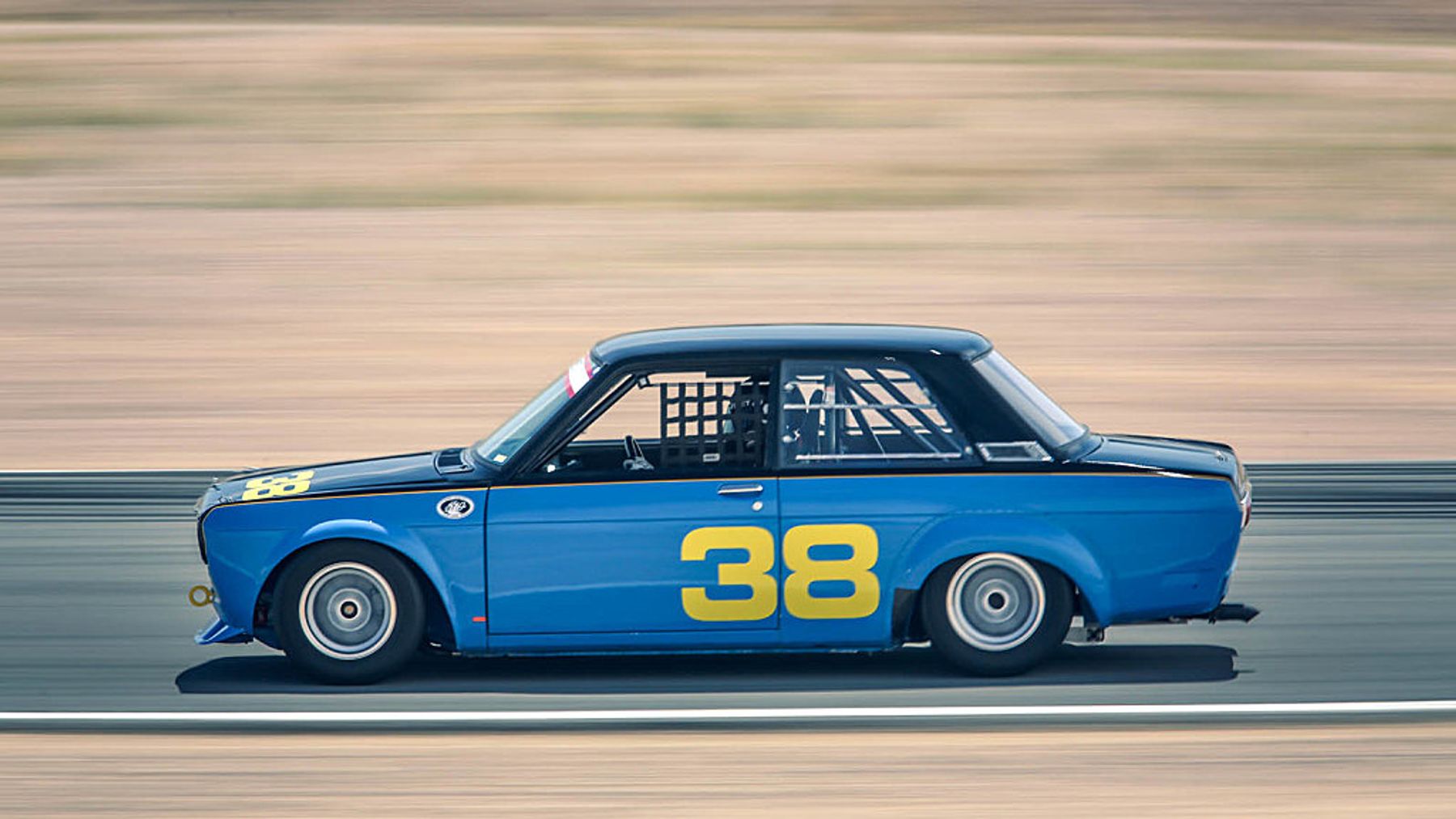 datsun bluebird race