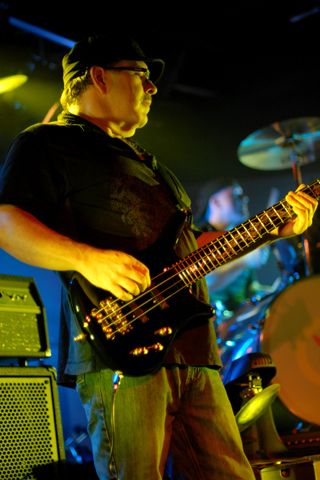 Jeff Bliven-Bass Guitars

