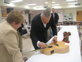 Tommy Emanuel signing my Guitar
