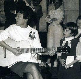 Here I am singing with my Mama at her gig.  
She's rockin' the D chord!