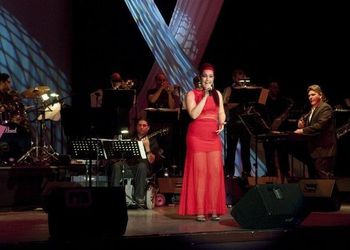 Luis Espindola Jazz Band, Jenny Love, vocalist
