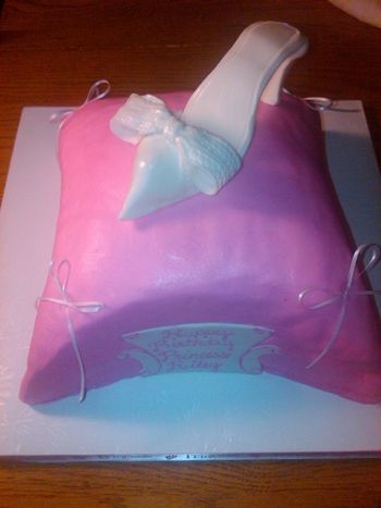 Pillow cake with Cinderella's slipper
