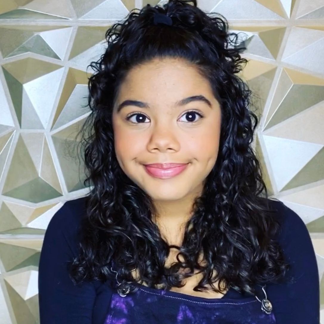 Alison Fernandez - Photos