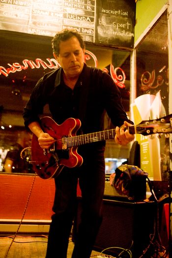 Guitarist Scott Diffee; Kimberly & the Dreamtime at Dépanneur Café, Cabaret de Magog, April 14, 2012; photo by Peter Gonda (Photofade)
