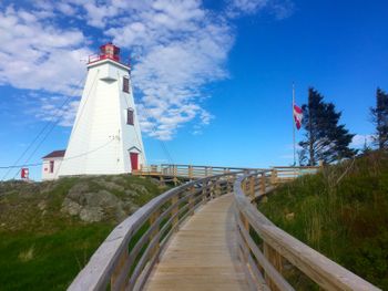 The striking Swallowtail Lighthouse! Perched on the edge of Grand Manan, it's accessible by a steep 54-step flight of stairs, a wooden bridge over a deep gorge, a gravel path & a second boardwalk. And it's worth every step...
