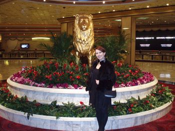 Posing infront of the MGM Lion at the MGM Lobby. Again, the lion isn't real.
