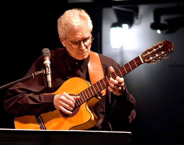 Richard Boukas playing solo guitar on "Boukas Baião"