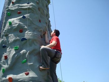 porterdavis' fearless manager Brandon DeMaris takes on a climbing wall in New Orleans
