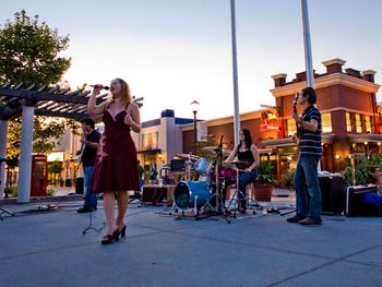 Zona Rosa Outdoor Concert with The Heather Thornton Band
