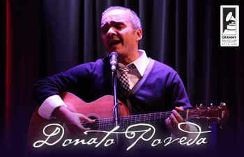 Donato Poveda cantando en el GRAMMY Museum en L.A. Live Clive Davis Theater en Los Angeles, CA
