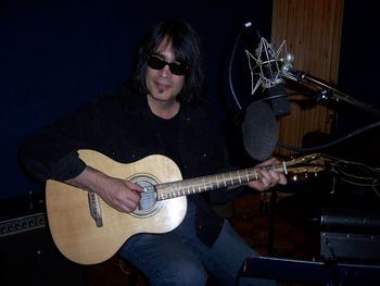 The astounding Larry Campbell, road testing Tommy B's hand made Obadiah guitar, moments before he rocked the rafters with his banjo
