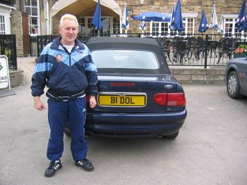 Nigel with his customized BILLY IDOL car hehehe
