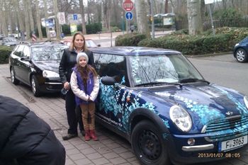 January in Germany , no snow.Debbie and her cousin Michelle(10) at Palmengarten Frankfurt.They have a vine wrapped MINI.
