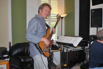 In project studio with Marc van Wageningen and his 60's Fender Fretless

