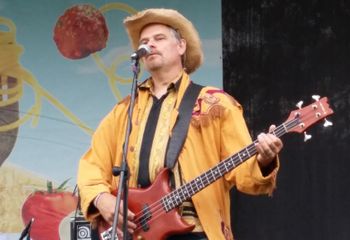 "Buffalo Bill" and his big-ass bass (Bite of Seattle, 2014).
