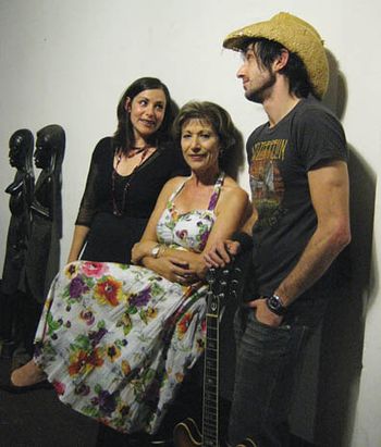 Jessie, Dan & mum Wildflowers 2008
