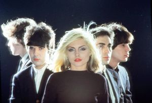 BLONDIE HITS/SIMON KIRKE:DRUMS. Cutting edge New Wave hit the scene and Blondie was at the forefront. With KIRKE pounding out infectious grooves it's no wonder why. Check out these transcriptions and play along to some really great music. Click on the picture for the song list and to download.