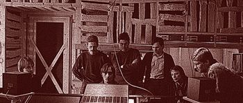 Fienden i Silence Studio 1981: Mats Bäcker,Harry Schiffmann, producent Dan Tillberg, Mats Zetterberg. Peter Kempinsky, Ingvar Krupa, Ulf Karlberg.
